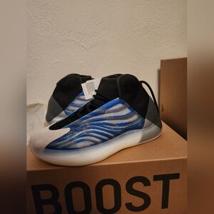 YEEZY QNTM FROZEN BLUE